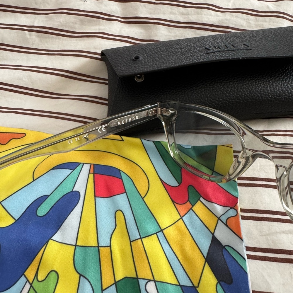 Gray Akila Women’s Sunglasses - Picture 5 of 6